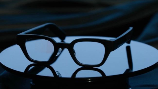 แว่นตาอัจฉริยะช่วยคนหูดับสนิท "มองเห็น" คำพูดได้! 👀